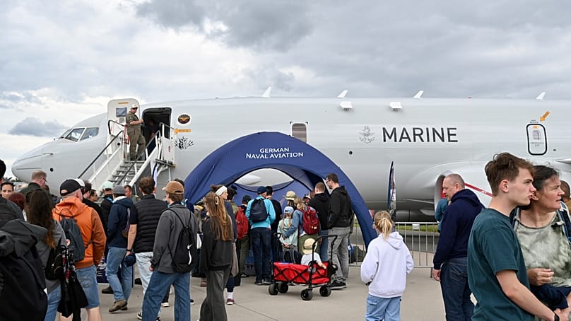 Besucher der ILA vor der Poseidon P-8A, 13.06.2026