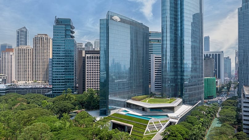 A Mandarin Oriental Makati, Manila a város Ayala Triangle Gardens nevű városi parkja fölé emelkedik majd