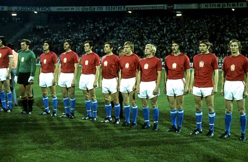 Csehszlovákia labdarúgó válogatottja az NSZK elleni Eb-döntő előtt Belgrádban 1976. június 20-án (Antonin Panenka jobbról a harmadik)