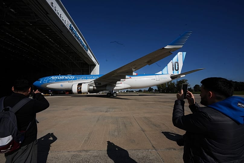 Aerolíneas Argentinas﻿' special livery features Messi's shirt number on the tail fin, as well as three stars on the under belly to represent the team's three World Cup wins