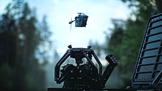 Teledyne FLIR Defense a annoncé lors du salon Eurosatory le lancement commercial de Black Recon™, un micro-drone à décollage autonome 