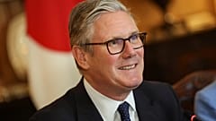 Keir Starmer azt ígéri, hogy Ausztráliánál is szigorúbban tiltaná a közösségi média használatát a gyerekek számára.