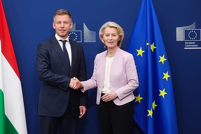 Ursula von der Leyen, az Európai Bizottság elnöke Magyar Péter miniszterelnököt fogadja a Bizottság brüsszeli székházában 2026. május 29-én.