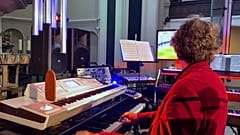 Stephan von Bothmer na żywo improwizował dynamiczną, dramatyczną ścieżkę filmową do meczu.