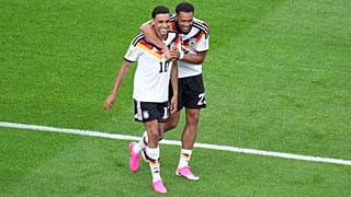 Jamal Musiala (23) jubelt mit Teamkollege Felix Nmecha (23) nach dem vierten deutschen Tor gegen Curaçao in Houston (14. Juni 2026).