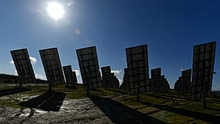 Paneles solares en funcionamiento en Los Arcos, en la provincia de Navarra, en el norte de España, el viernes 24 de febrero de 2023.
