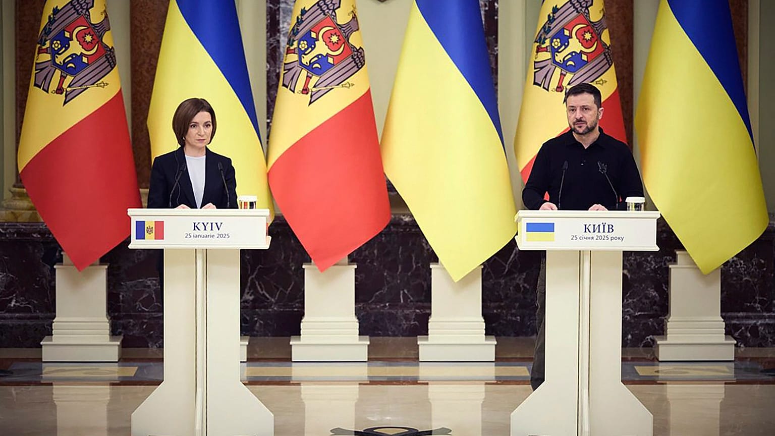 Moldovan President Maia Sandy, left, and Ukrainian President Volodymyr Zelenskyy, right