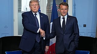 Donald Trump reúne-se com o presidente francês Emmanuel Macron num encontro bilateral à margem da cimeira do G7, 15 de junho de 2026, Evian-les-Bains, França.
