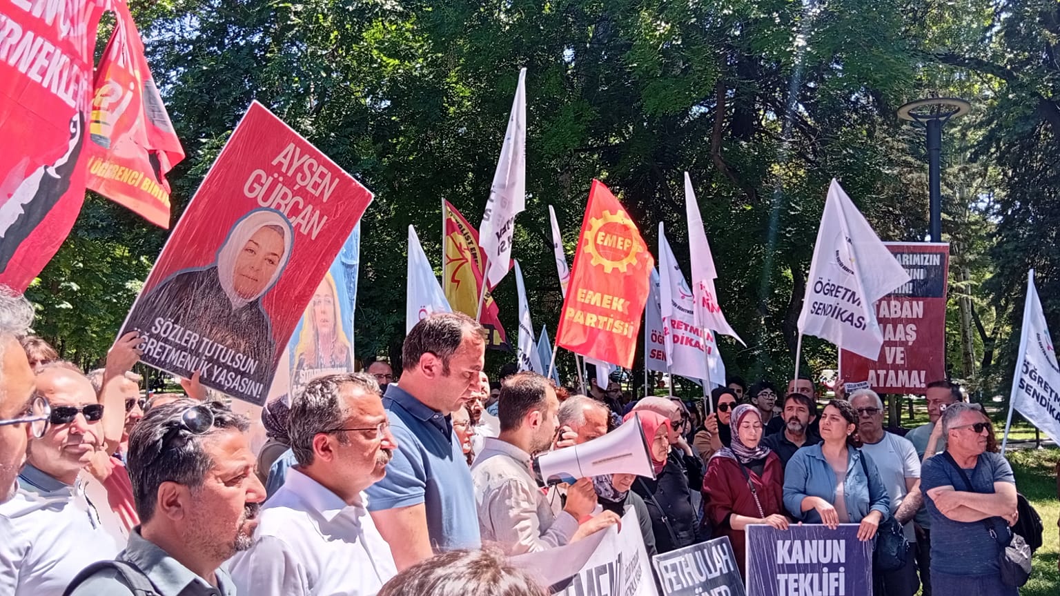 Öğretmenler 15 Haziran'da Kurtuluş Parkı'nda.