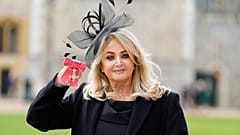 Bonnie Tyler dopo aver ricevuto l'Ordine dell'Impero Britannico nel 2023