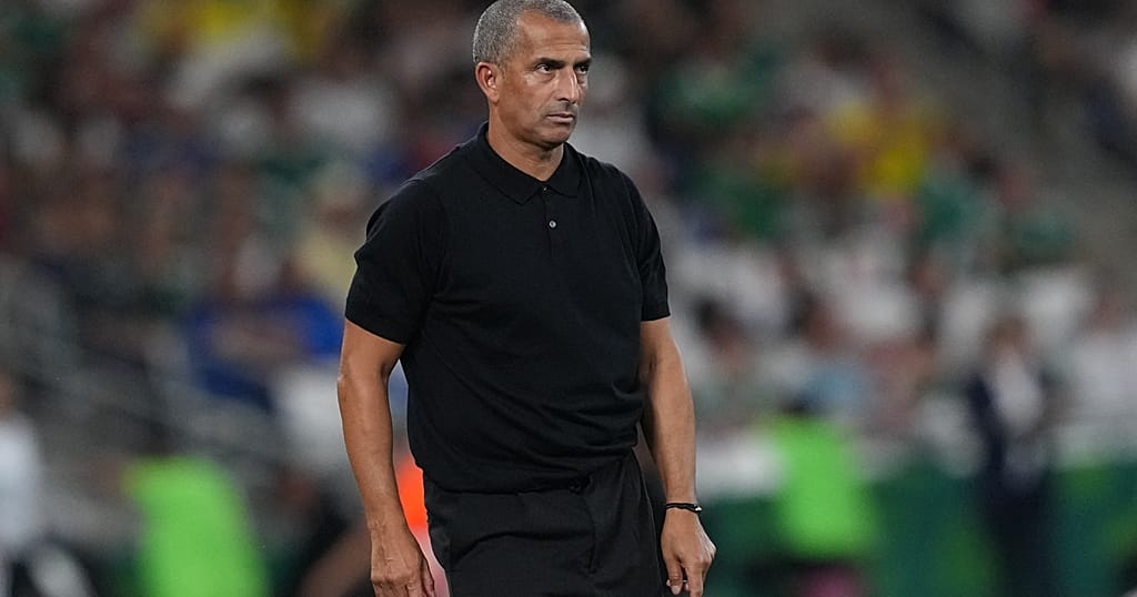 Tunisia fire coach Lamouchi, appoint Renard after heavy opening World Cup loss