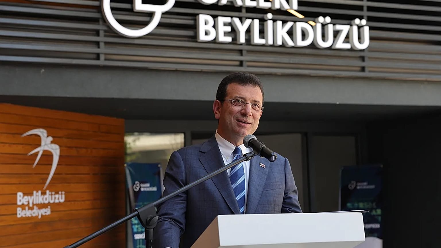 ARŞİV: İBB Başkanı Ekrem İmamoğlu, “Galeri Beylikdüzü Görsel Sanatlar Yarışması” ödül töreninde / 17 Temmuz 2024