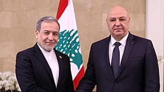 الرئيس اللبناني جوزاف عون يصافح وزير الخارجية الإيراني عباس عراقجي في قصر بعبدا، 9 يناير/كانون الثاني 2026