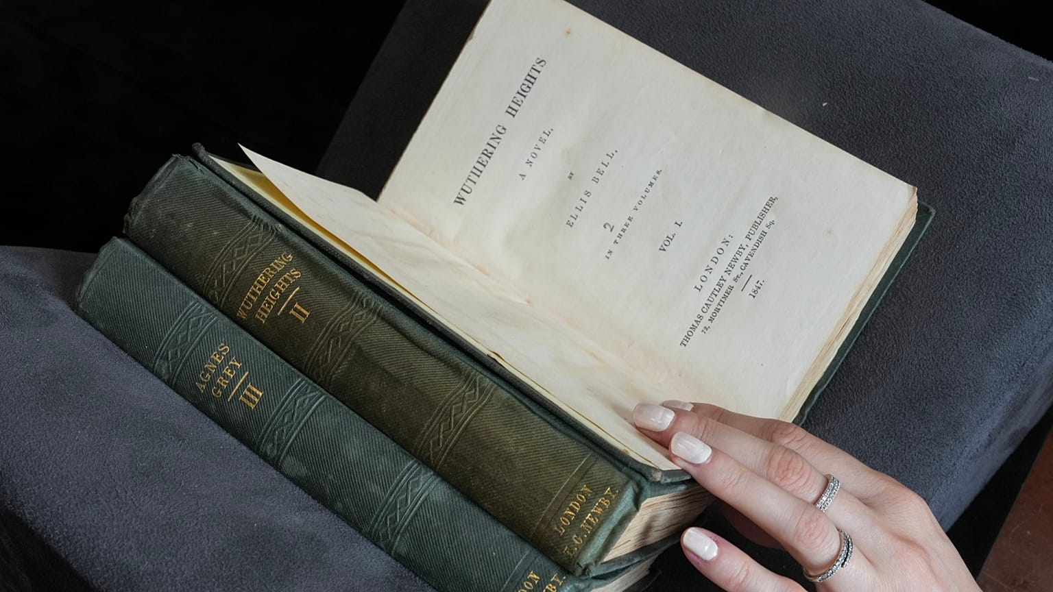 Rare édition originale des « Hauts de Hurlevent » avec fautes d’orthographe en vente aux enchères