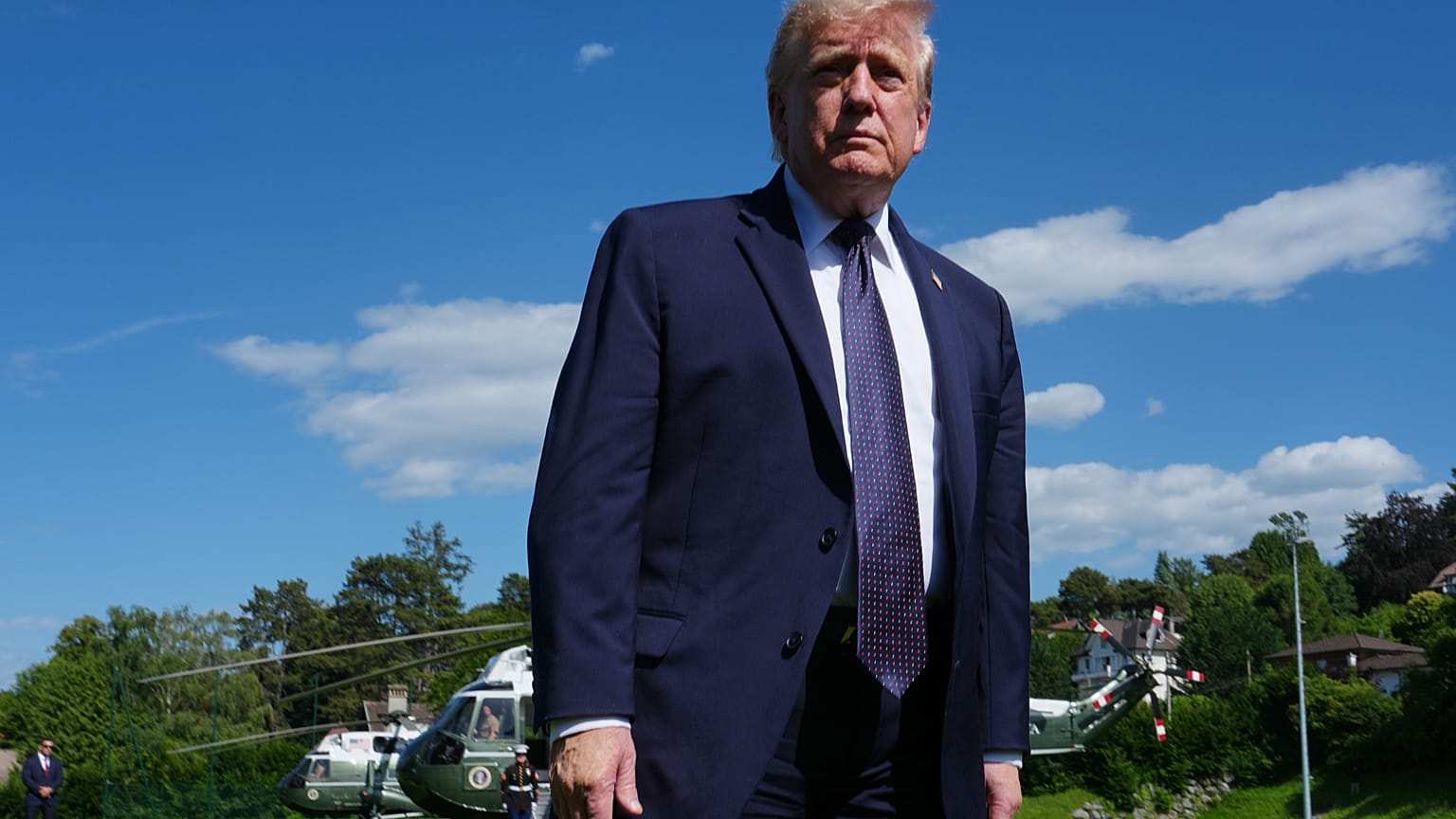 Le président Donald Trump se rend au G7, l'Iran au centre des discussions