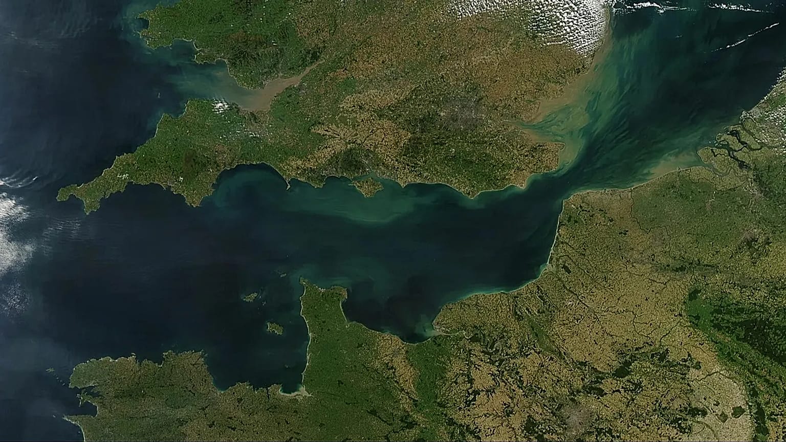 Eine Satellitenaufnahme des Vereinigten Königreichs und Frankreichs, getrennt durch den Ärmelkanal, aufgenommen am 13. September 2002.