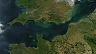 Eine Satellitenaufnahme des Vereinigten Königreichs und Frankreichs, getrennt durch den Ärmelkanal, aufgenommen am 13. September 2002.