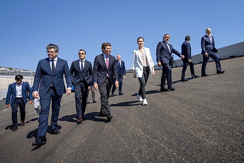 Autoridades de la Comunidad de Madrid y representantes de IFEMA en la presentación del circuito de Fórmula 1 que se celebrará en España. Madrid, 16 de junio de 2026.