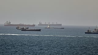 Petroliere e navi mercantili avvistate nel Golfo dell'Oman, lungo le rotte marittime che collegano lo Stretto di Hormuz al Mar Arabico, 16 giugno 2026