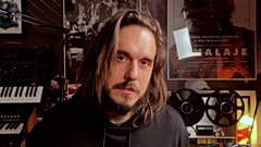 Miuosh dans son studio, Katowice, le 7 juin 2026.