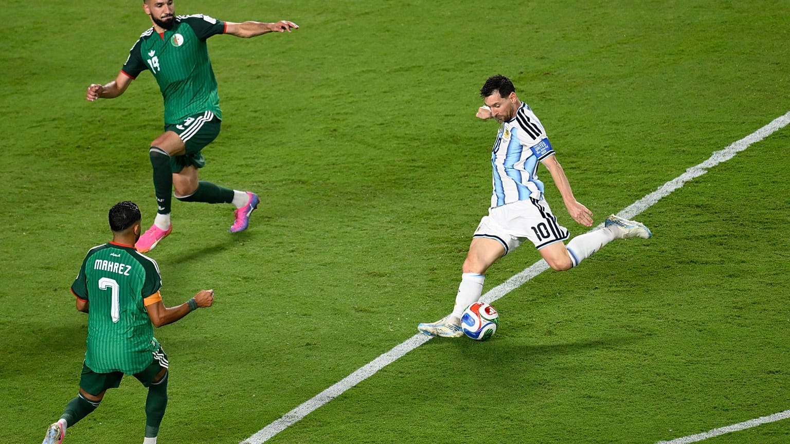 Messi egy mozdulatra a harmadik góljától az Algéria elleni mérkőzésen