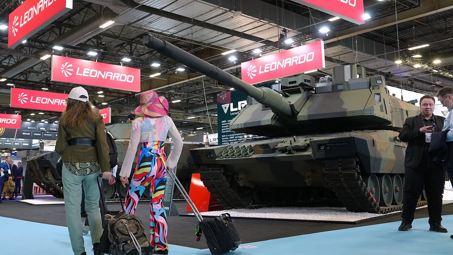 Il nuovo carro armato da battaglia (MBT) di Leonardo in mostra al Salone della difesa e della sicurezza Eurosatory a Villepinte, nei pressi di Parigi, lunedì 15 giugno 2026