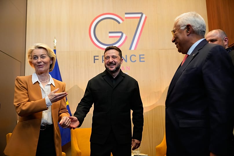ولودیمیر زلنسکی، رئیس‌جمهور اوکراین با رهبران اروپایی در حاشیه نشست سران گروه ۷