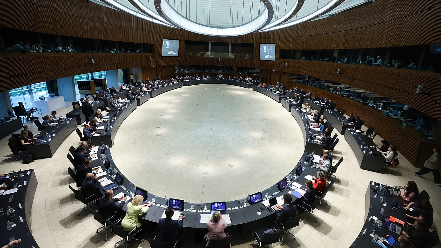 اتفقت دول الاتحاد الأوروبي على موقف مشترك بشأن الكائنات الحية الدقيقة المعدلة وراثيا ("GMMs") ومعالجة الأعضاء.