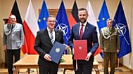 Ministrowie obrony Polski i Niemiec Władysław Kosiniak-Kamysz i Boris Pistorius podpisali w Warszawie nową umowę dwustronną o współpracy obronnej, 17 czerwca 2026 r.
