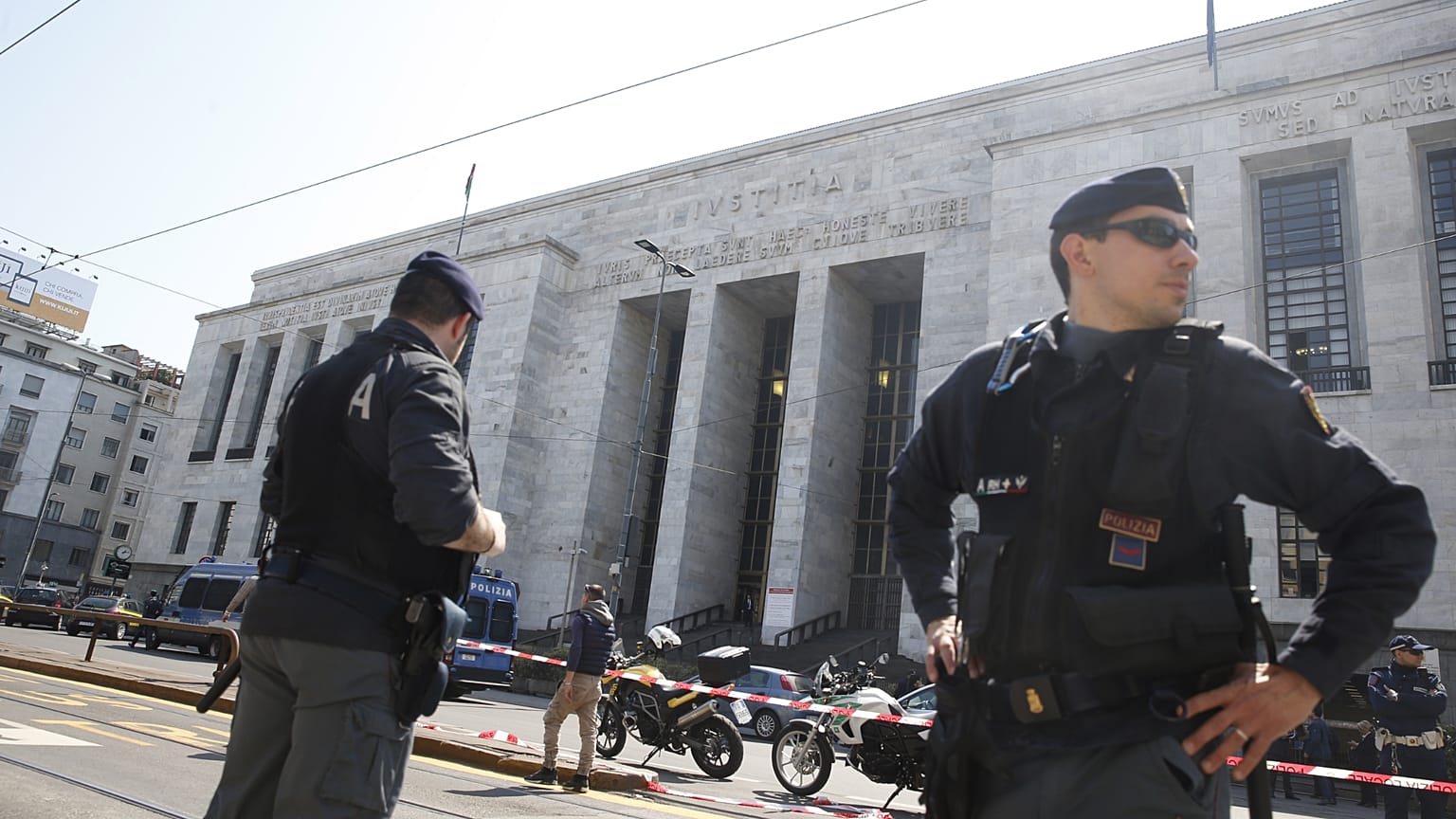 Il Palazzo di Giustizia di Milano presso cui è in corso l'indagine sui quanti andavano a sparare per piacere sui civili di Sarajevo in una foto del 2015
