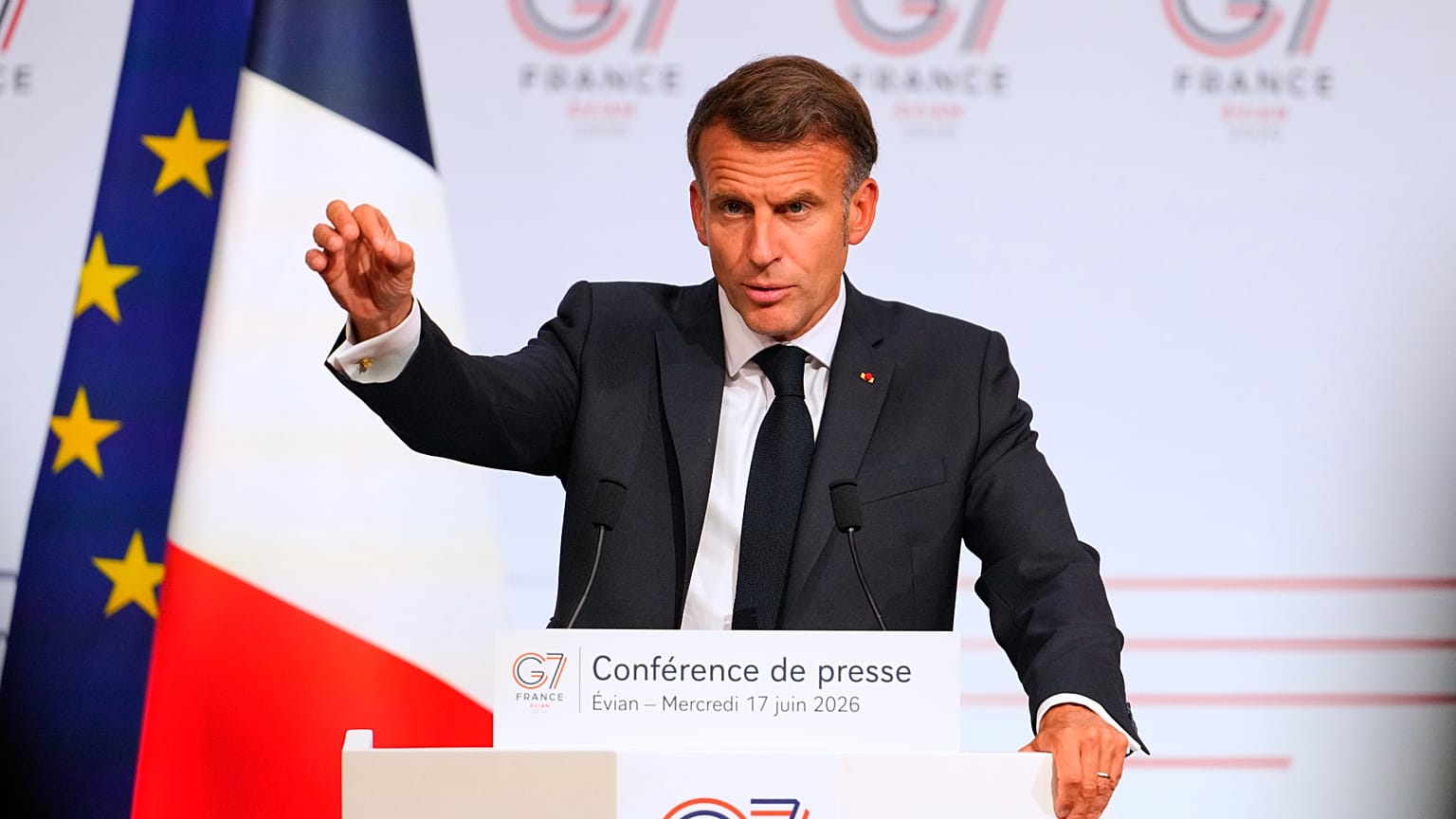 Le président français Emmanuel Macron s'exprime lors d'une conférence de presse à l'issue du sommet du G7 à Évian-les-Bains, en France, le mercredi 17 juin 2026