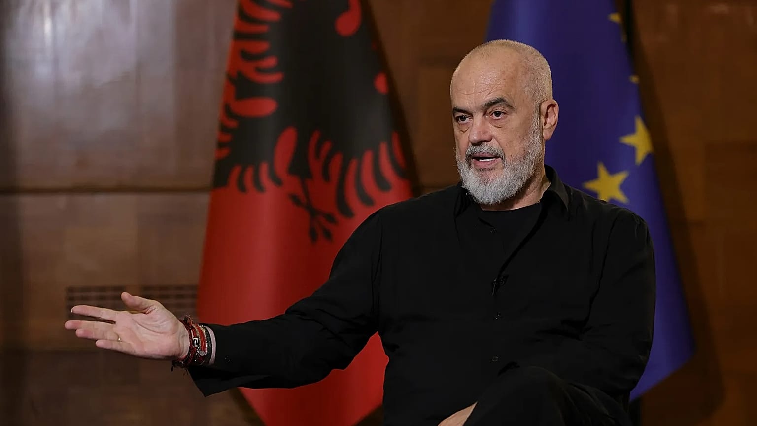 Il primo ministro albanese Edi Rama durante un'intervista a Tirana, il 9 giugno 2026.