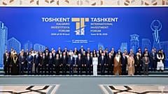 Общая фотография участников пятого Ташкентского международного инвестиционного форума в Ташкенте