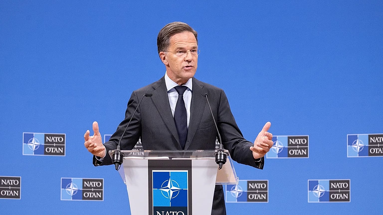 Mark Rutte, s’exprime lors d’une conférence de presse pré-ministérielle au siège de l’OTAN à Bruxelles, mercredi 17 juin 2026.