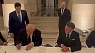 Fermo immagine del video di Emmanuel Macron con la firma di Trump all'accordo con l'Iran