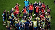 Luis de la Fuente conversa con los jugadores durante una pausa en el partido del Grupo H entre España y Cabo Verde en Atlanta, el 15 de junio de 2026.