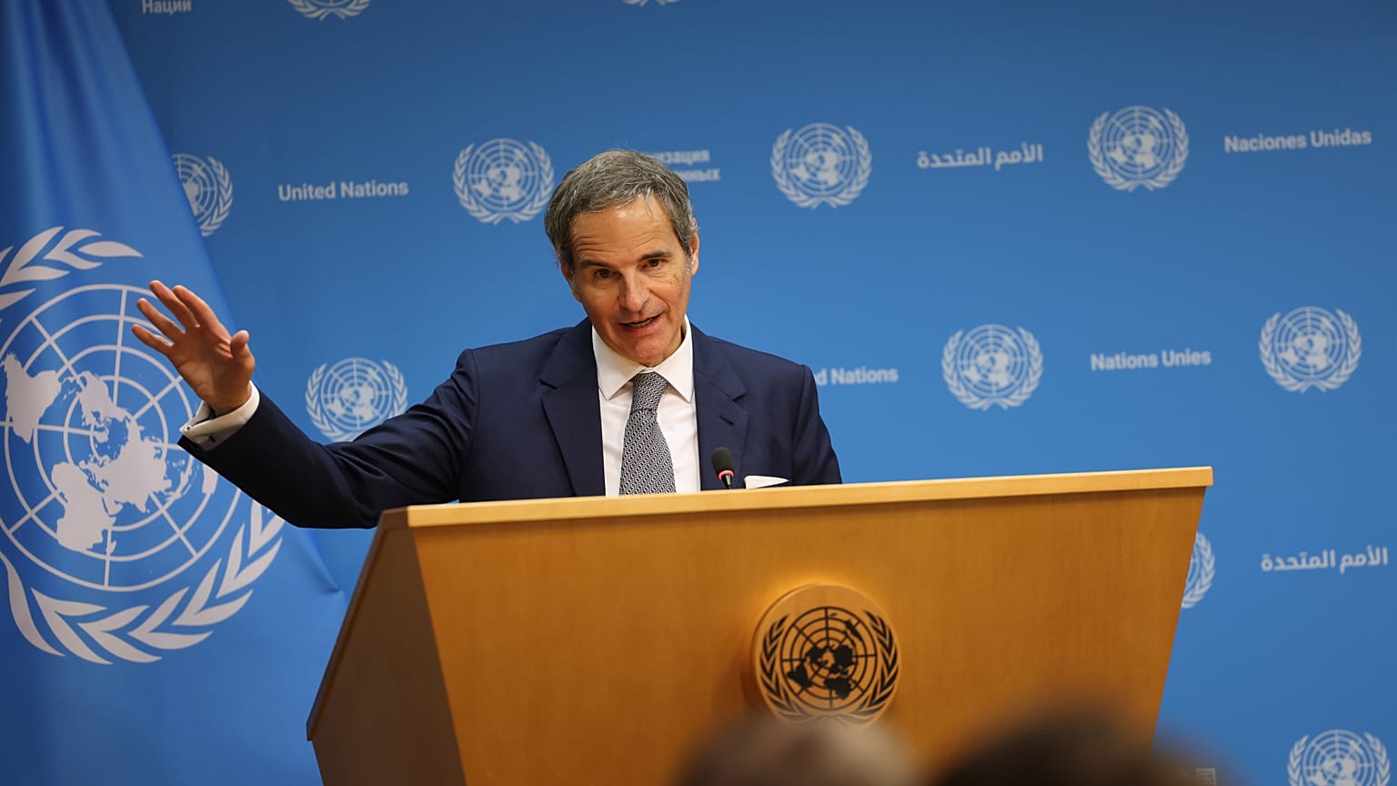 المدير العام للوكالة الدولية للطاقة الذرية رافاييل غروسي يتحدث خلال مؤتمر صحافي في مقر الأمم المتحدة بنيويورك، 29 نيسان/أبريل 2026