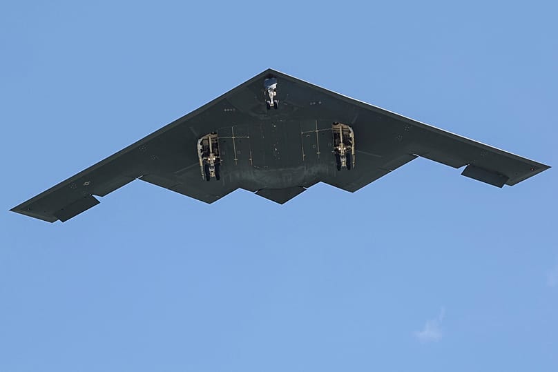 ΑΡΧΕΙΟ: Βομβαρδιστικό B-2 προσγειώνεται στη βάση της Πολεμικής Αεροπορίας Γουάιτμαν στο Μιζούρι, στις 22 Ιουνίου 2025, επιστρέφοντας από μαζικό πλήγμα σε ιρανικούς πυρηνικούς στόχους