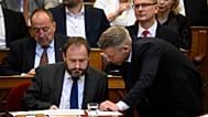 Magyar Péter miniszterelnök és Kármán András pénzügyminiszter az Országgyűlés rendkívüli ülésén 2026. június 16-án.