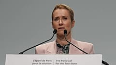 Глава дипломатии ЕС Кая Каллас выступает на конференции с израильскими и палестинскими общественными организациями в поддержку решения о создании двух государств в Париже.
