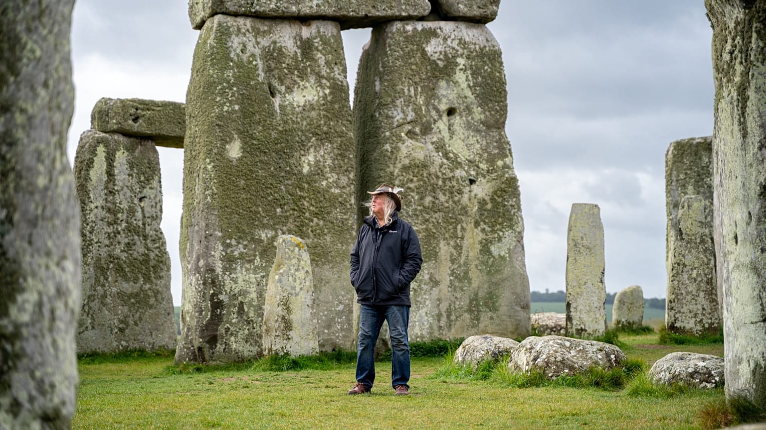 Archaeologists discover 5,000-year-old “proto-Stonehenge” near famous monument