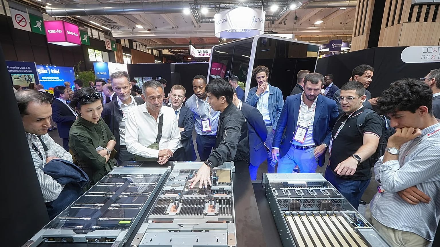 Apresentação das várias inovações da Foxconn e da Nvidia
