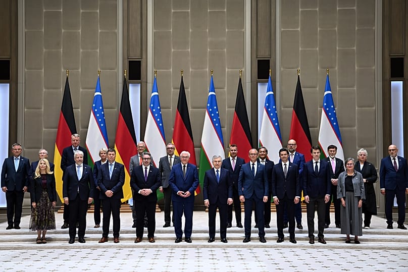 Family photo of German and Uzbek delegations, after their meeting in Tashkent 