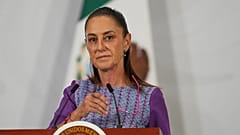 Sheinbaum se dirige a los medios durante las conocidas como 'mañaneras', unas ruedas de prensa diarias del Gobierno de Morena, en este caso del 30 de abril de 2026