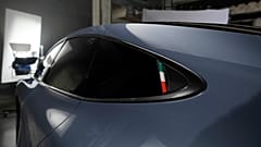Veicolo elettrico Aehra durante un servizio fotografico a Milano