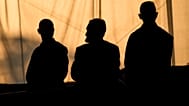 حضر أنصار حزب الله، الذين ظهروا في صورة ظلية، خطبة بمناسبة اليوم الأول من عاشوراء، وهي ذكرى وفاة الإمام الحسين، حفيد النبي محمد، في القرن السابع الميلادي، عند قبر زعيم حزب الل
