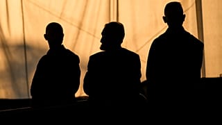 حضر أنصار حزب الله، الذين ظهروا في صورة ظلية، خطبة بمناسبة اليوم الأول من عاشوراء، وهي ذكرى وفاة الإمام الحسين، حفيد النبي محمد، في القرن السابع الميلادي، عند قبر زعيم حزب الل