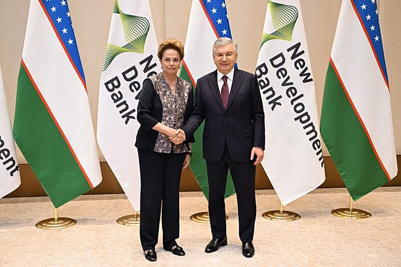 Ο Shavkat Mirziyoyev και η Dilma Rousseff, πρόεδρος της New Development Bank.