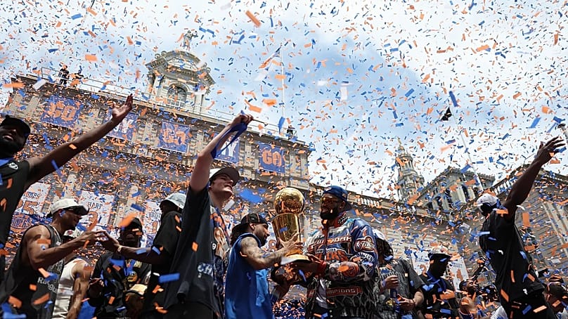 Spieler feiern während der Meisterparade der New York Knicks in New York, 18. Juni 2026