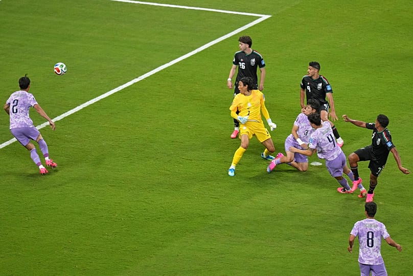 Mexikos Luis Romo erzielt das Führungstor im WM-Gruppenspiel der Gruppe A gegen Südkorea in Zapopan bei Guadalajara, Mexiko, Donnerstag, 18. Juni 2026